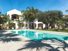 Elegant flat in villa with pool and garden just a few kilometres from the sea Marsala